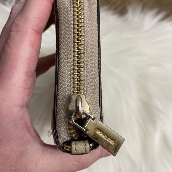 Michael Kors Tan Leather Wallet Zip-Around Sleek Design-used with light wear - Picture 5 of 12